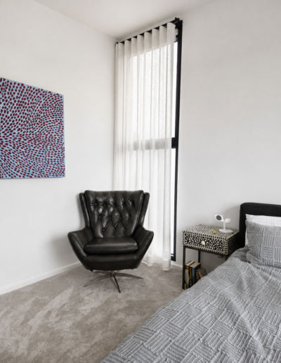 S wave interior curtain